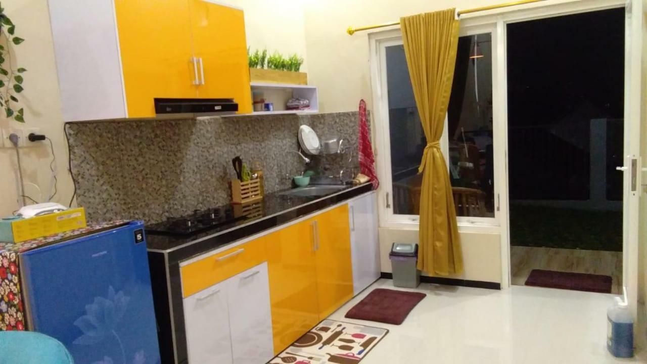 Homestay Wahyudi 1 Syariah Tlekung Exterior photo